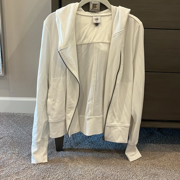Cabi Spring 23 Debut Zip Hoodie L. Excellent condition.Asymmetrical zip. - Picture 5 of 7